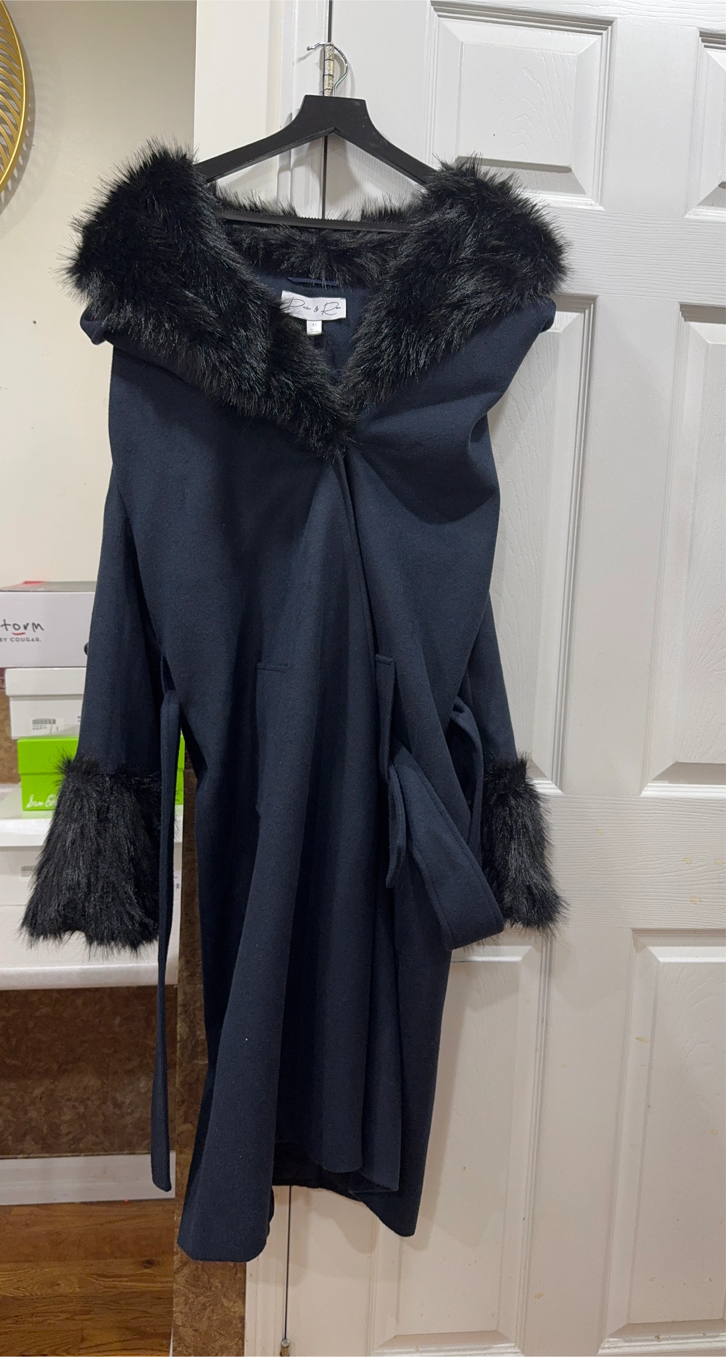 🧡Bonnie & Hyde Faux Fur Trimmed Navy Cape