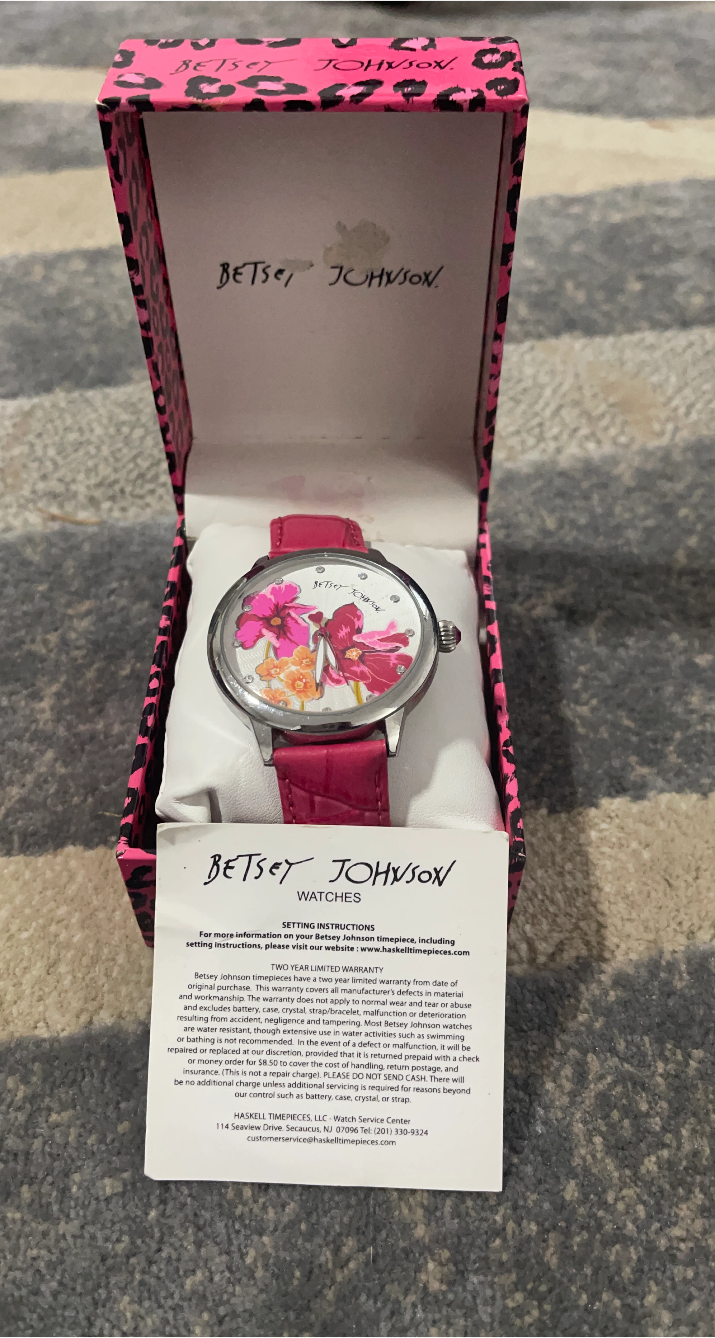 Betsey Johnson Floral Watch with Box image indicator(2)