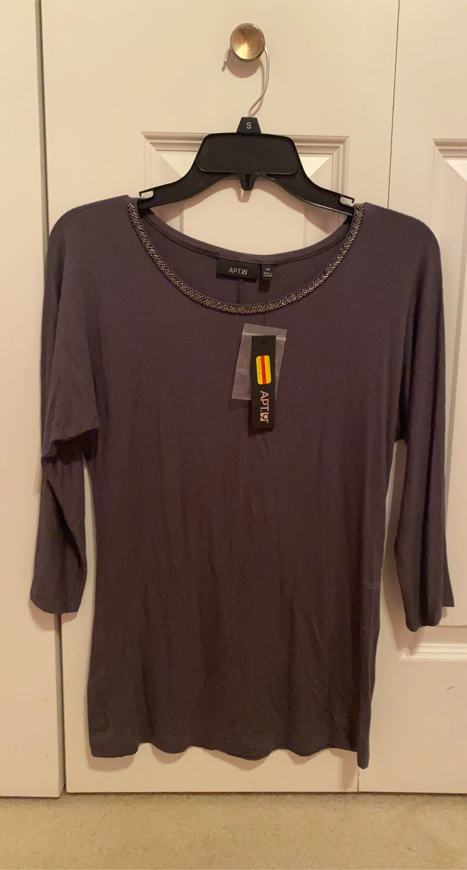New APT. 9 Gray Top - Size XS
