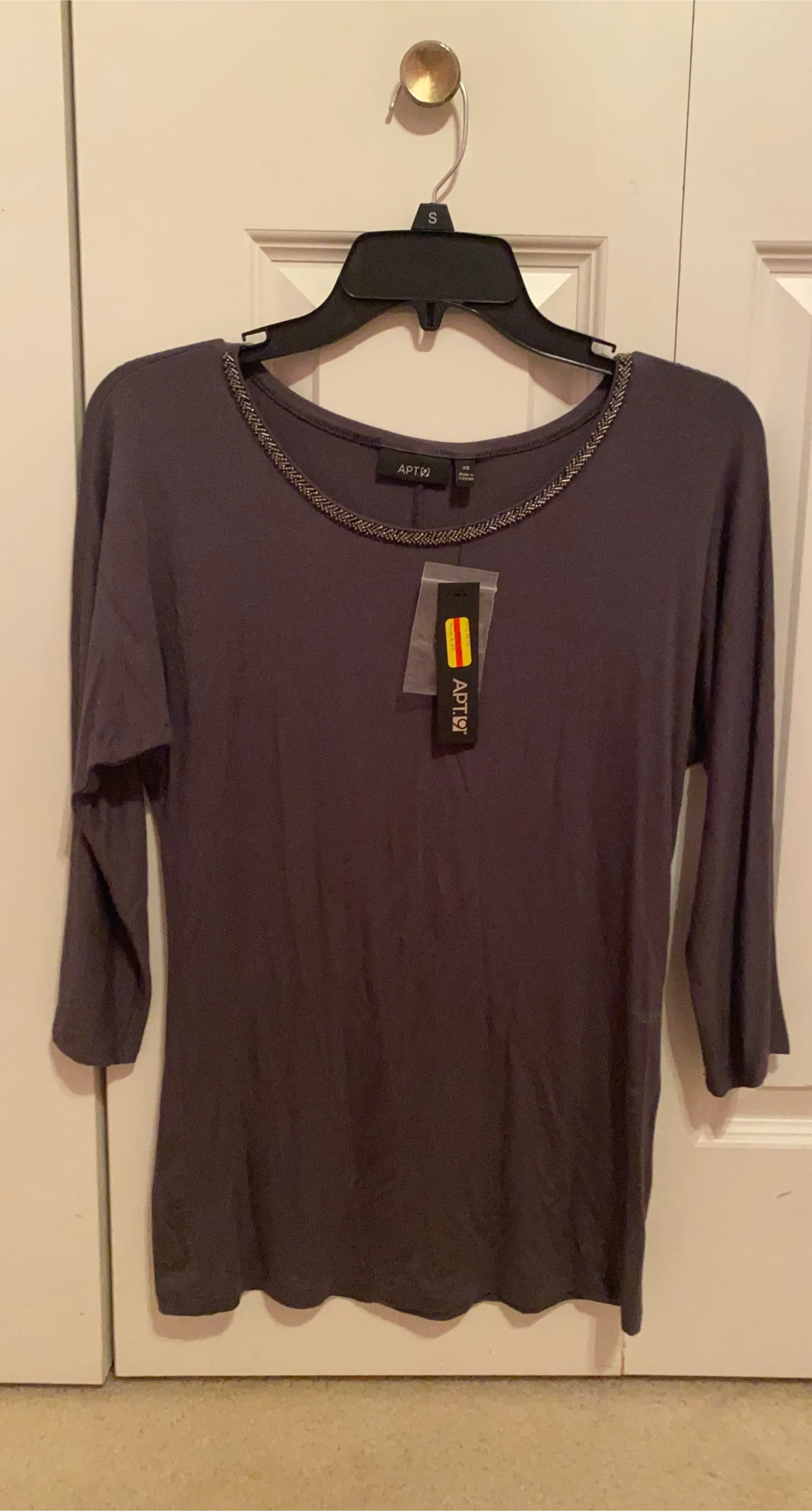 New APT. 9 Gray Top - Size XS