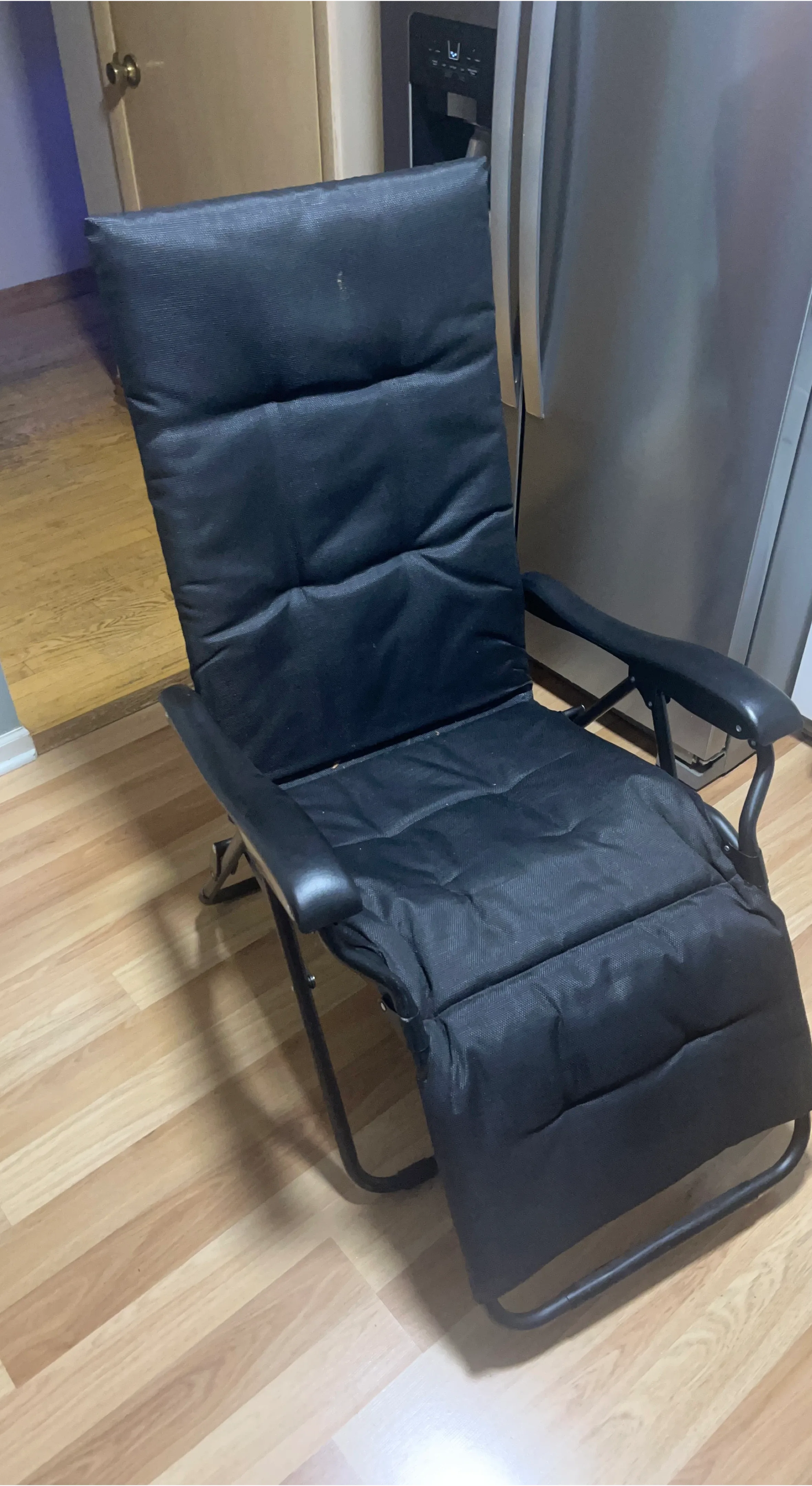 Black Padded Reclining Camp Chair