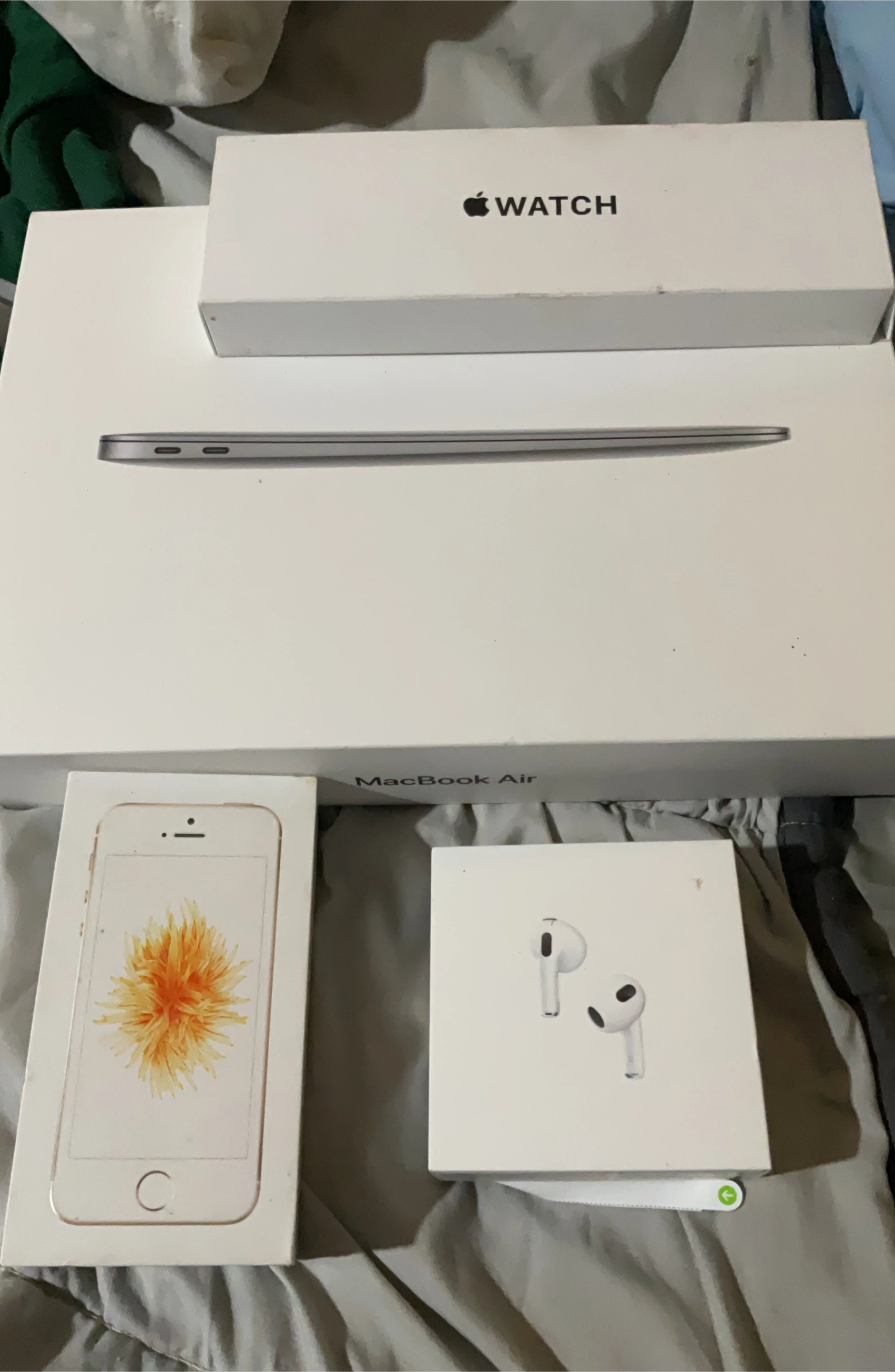 Apple Macbook Air, Watch, Airpods, iPhone boxes