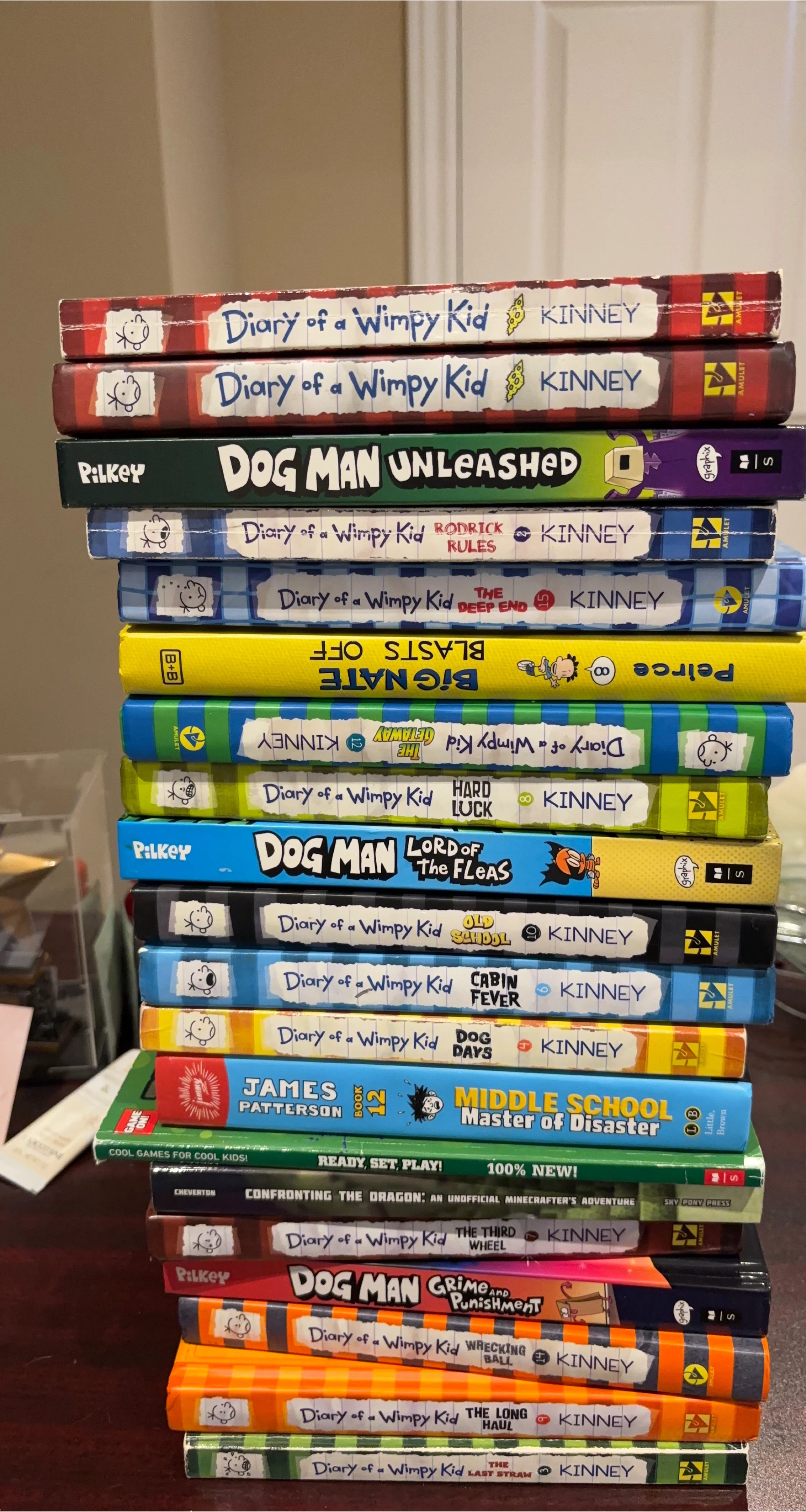 Lot of Diary of a Wimpy Kid & Dog Man Books