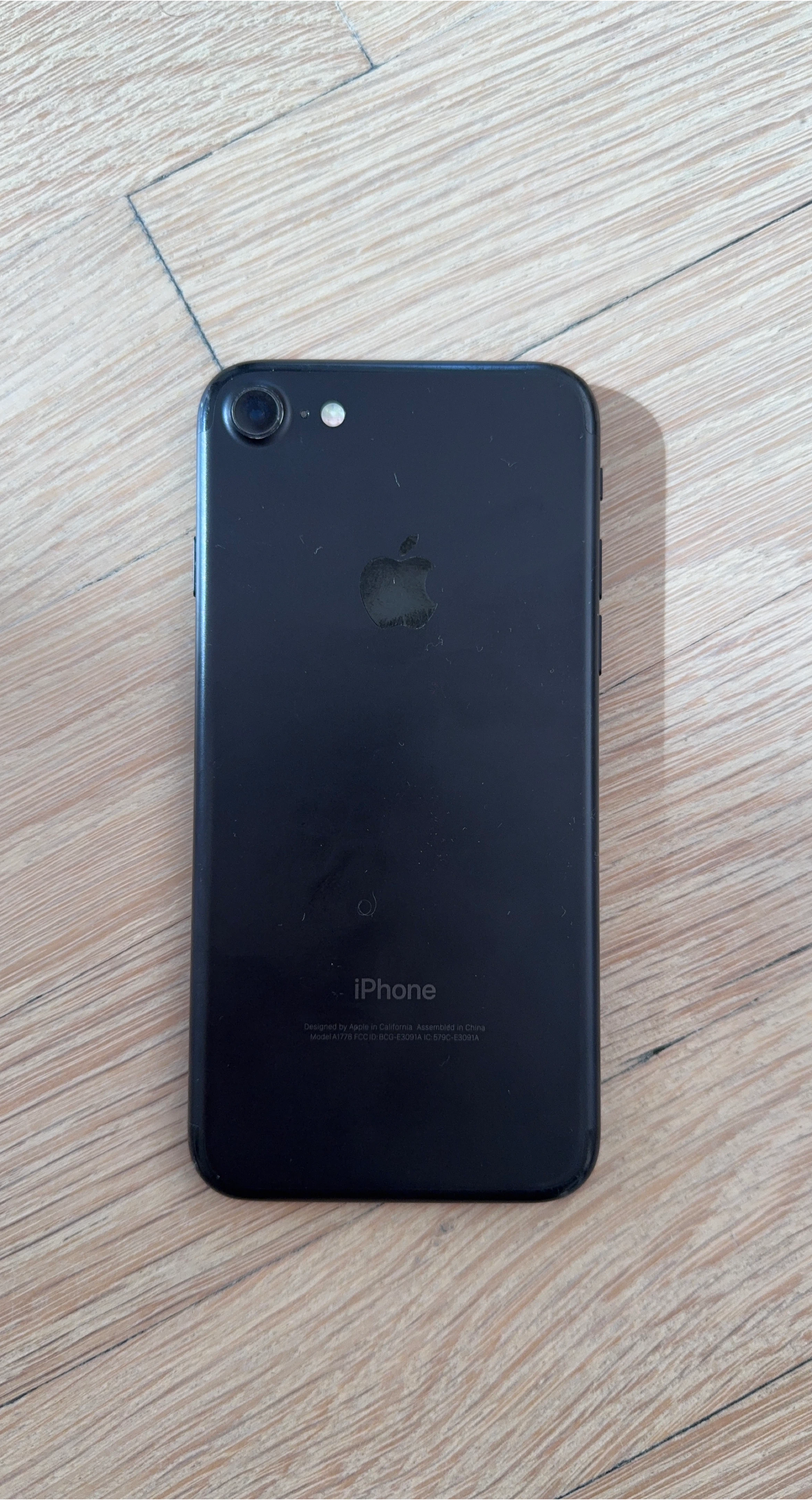 Apple iPhone - Model A1778