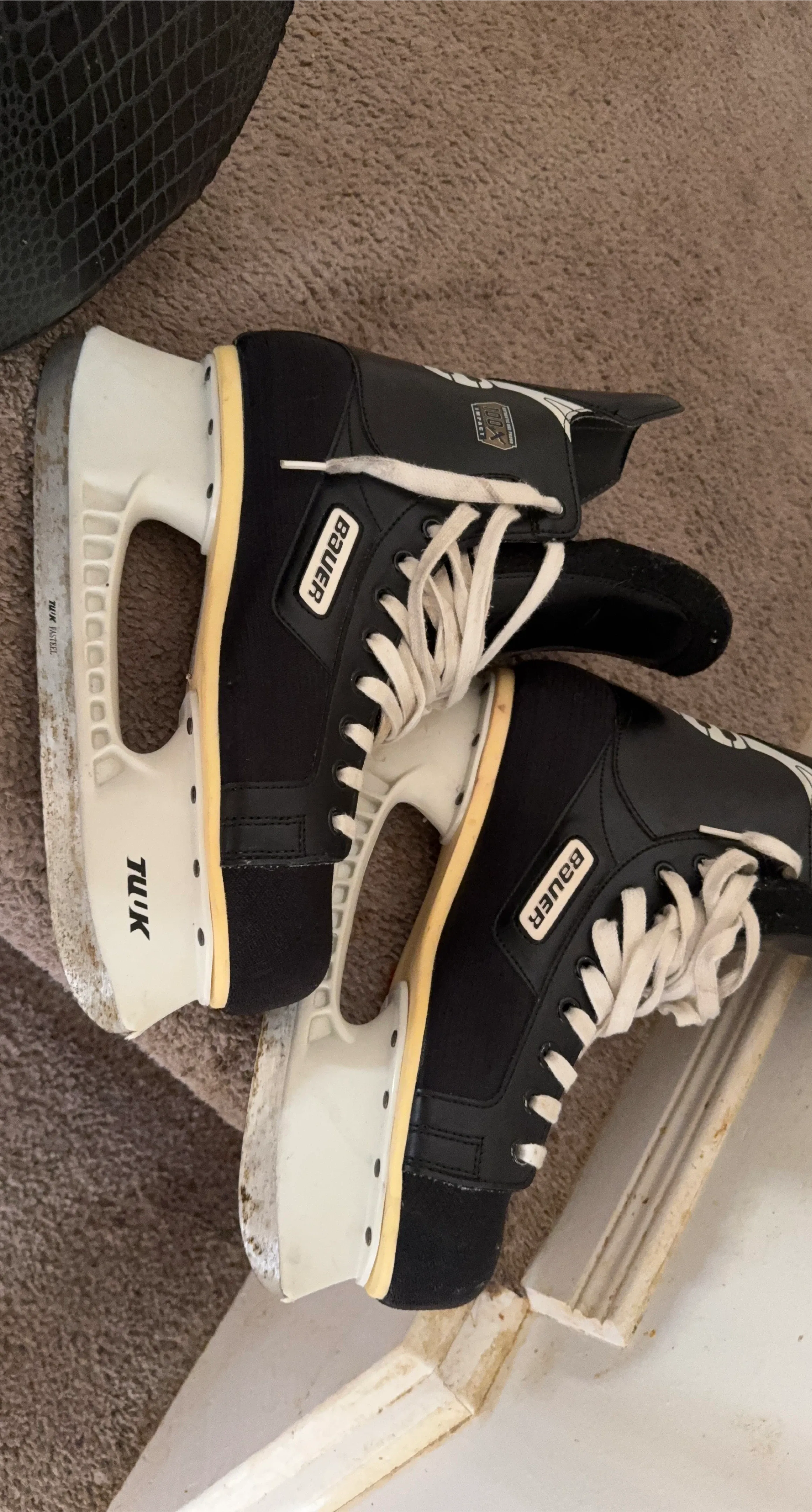Bauer 100X Hockey Skates