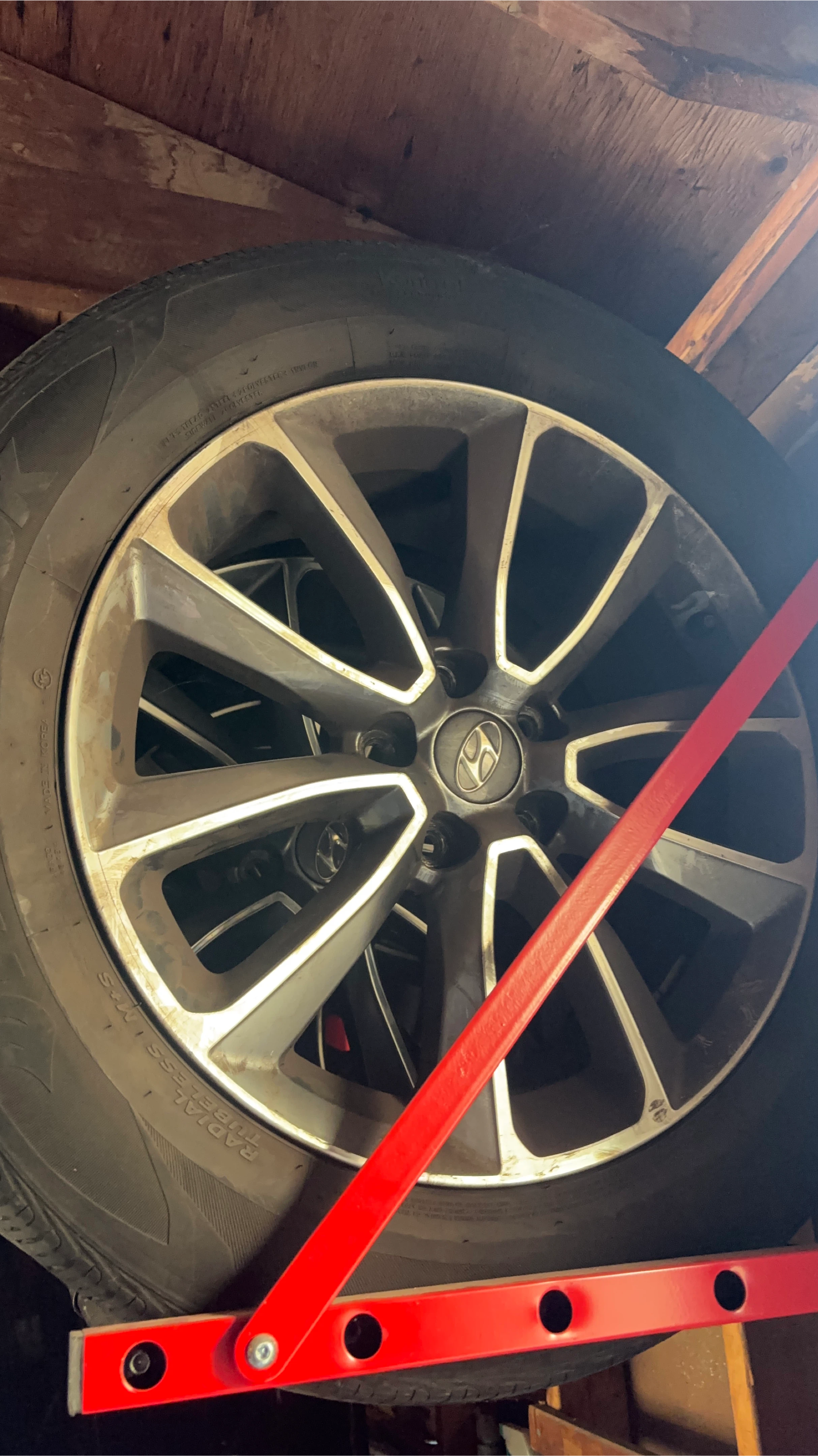 4 Hyundai  Rims w Tires 235/60R18