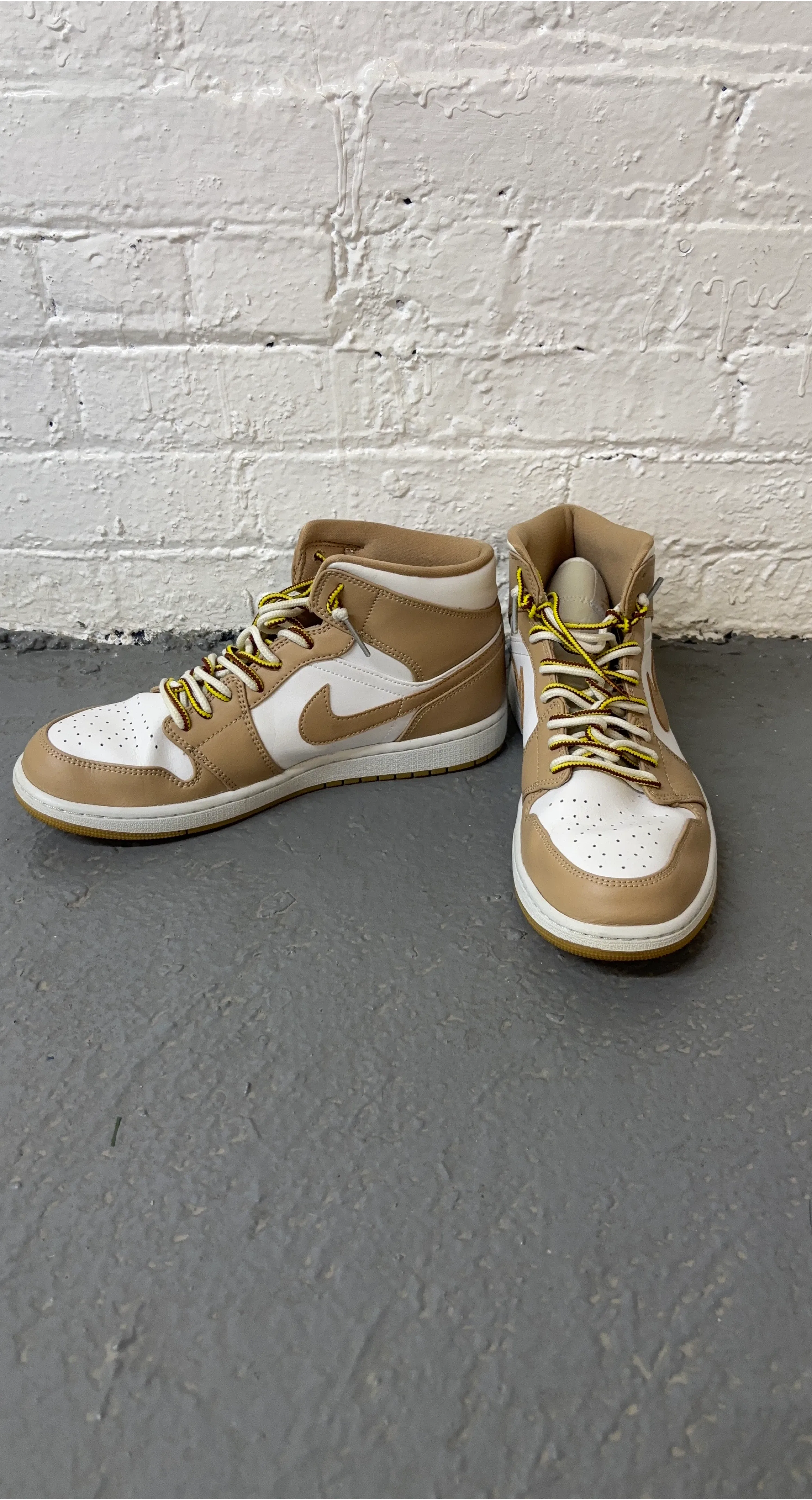 Nike Air Jordan 1 Mid Tan/White