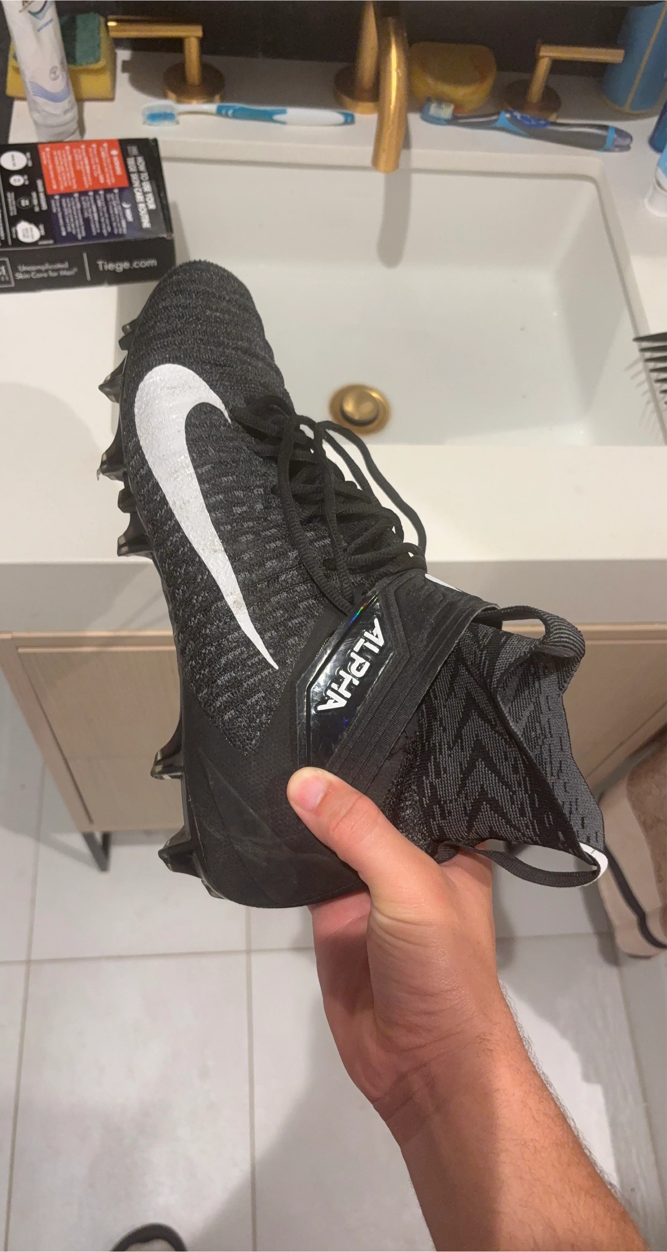 Nike Alpha Men's Football Cleats