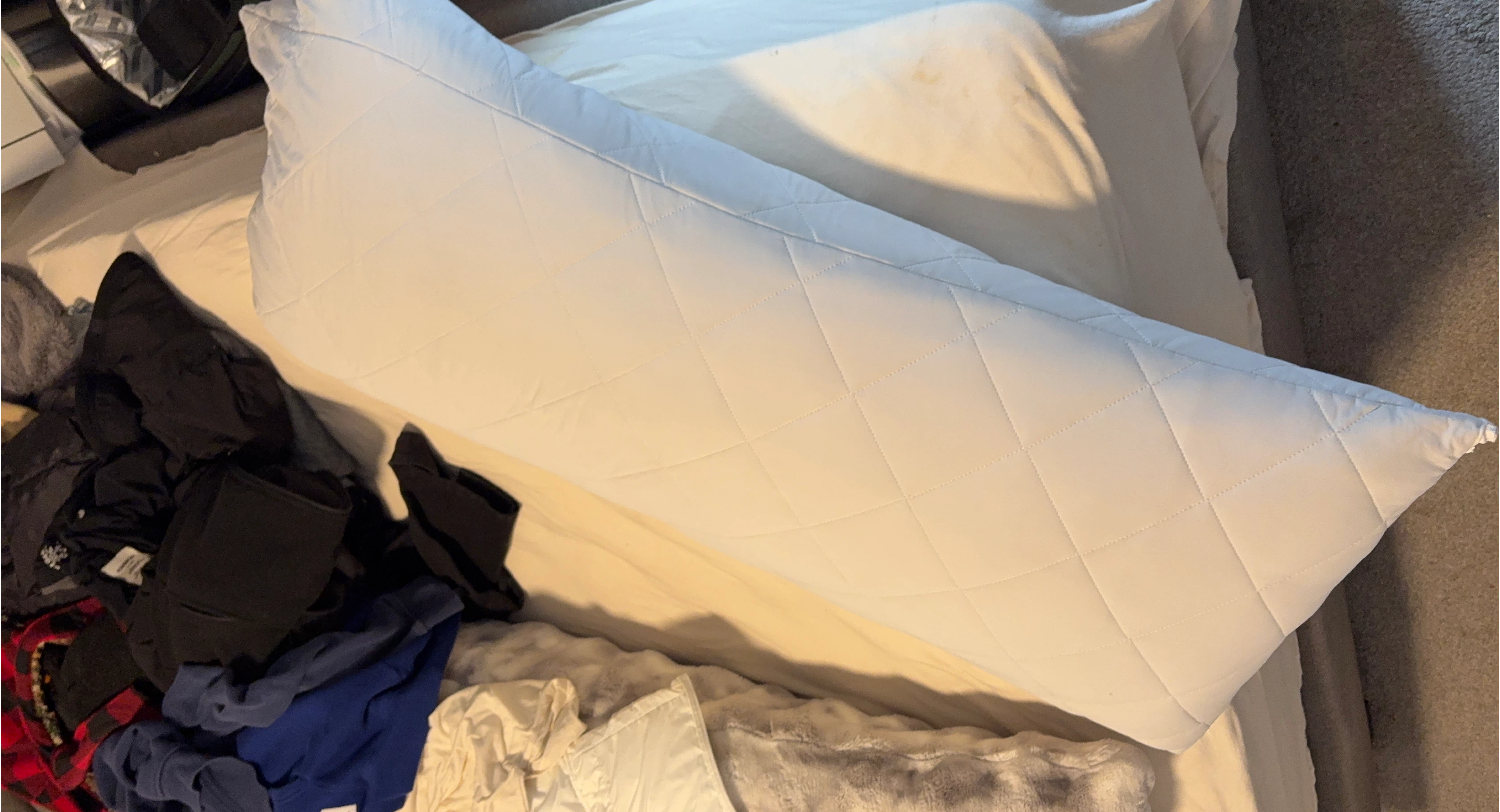 White Body Pillow image indicator(1)