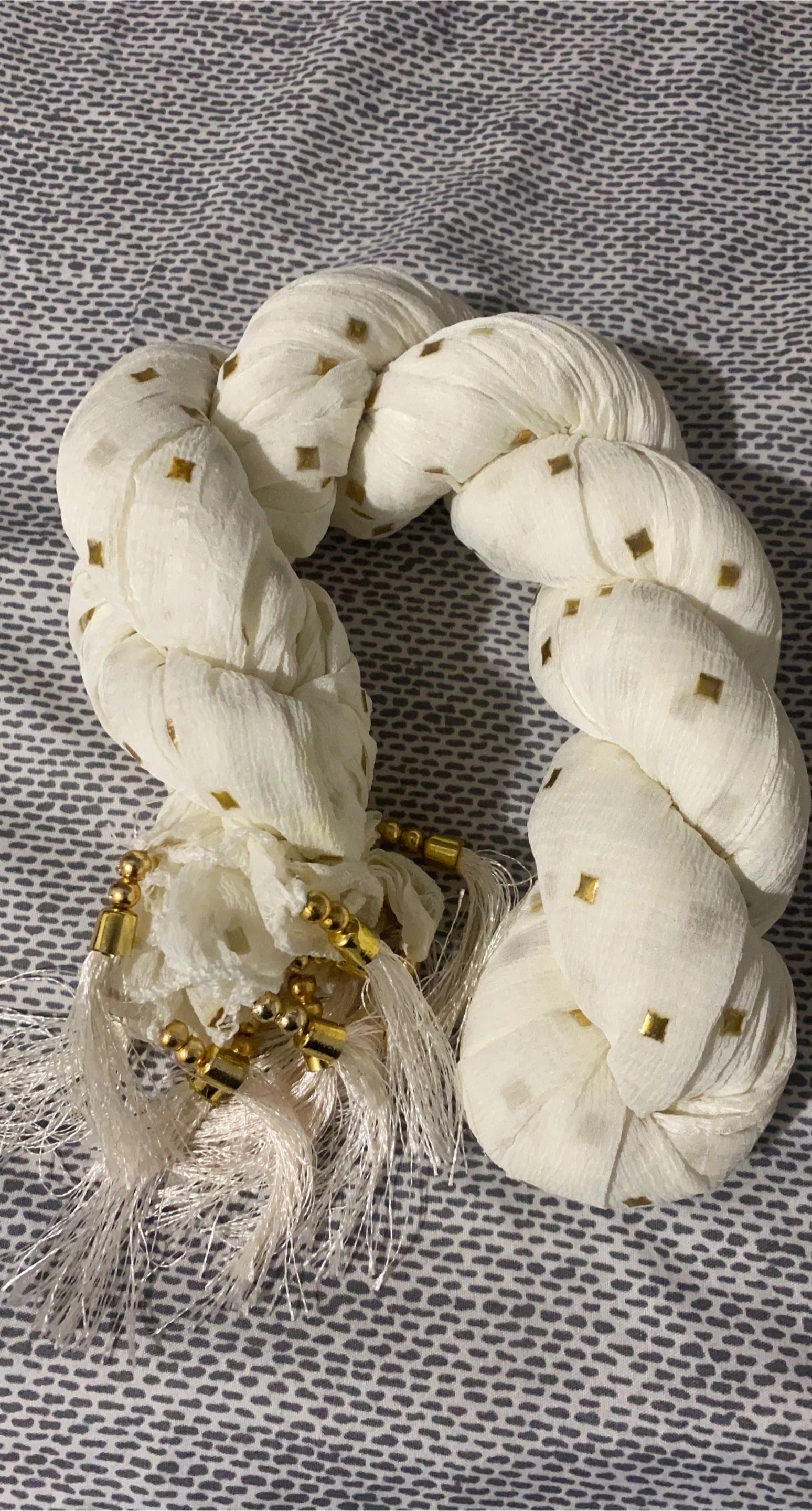 White & Gold Scarf image indicator(1)