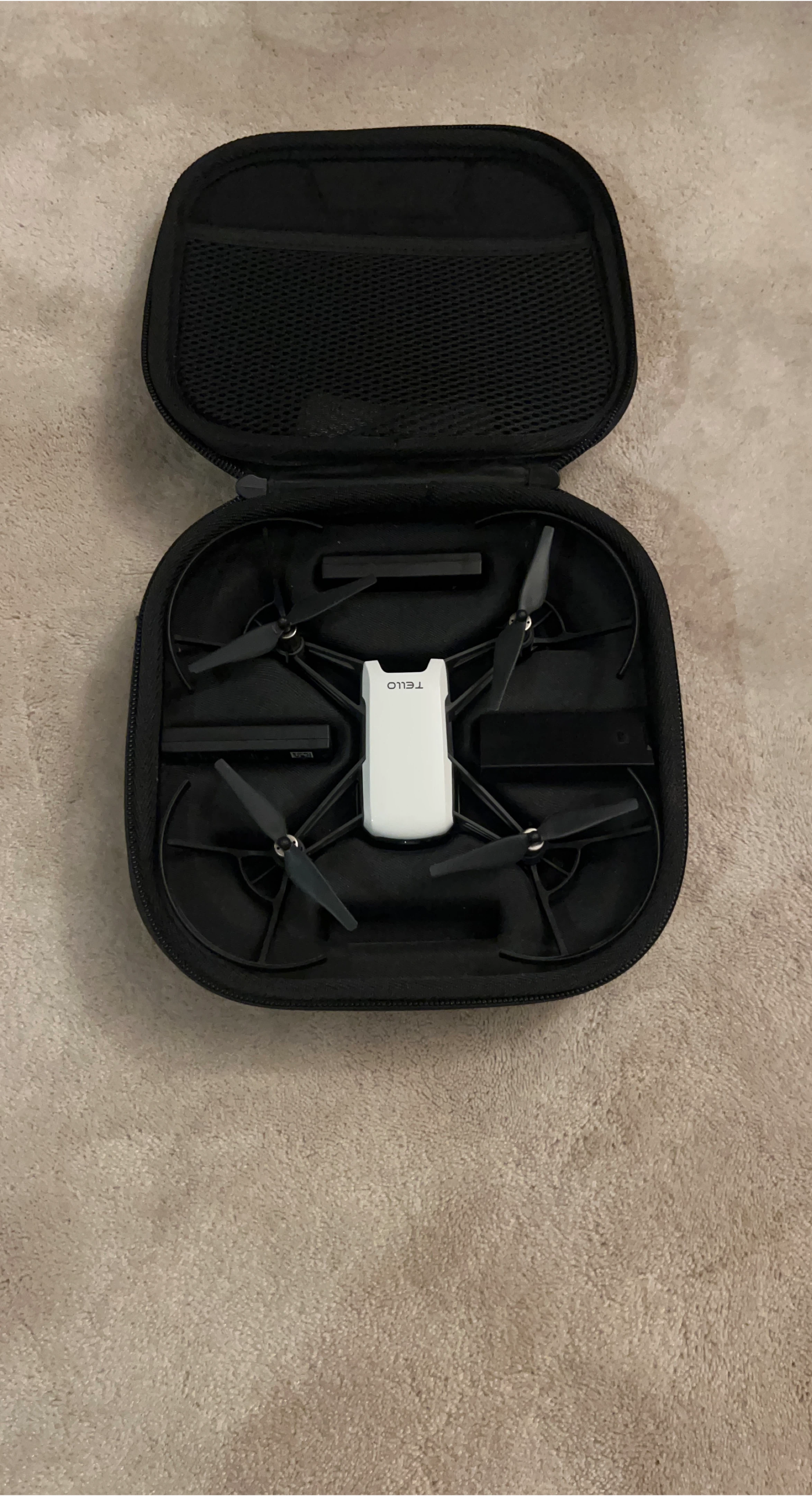 DJI Tello Drone (+ carrying case and 3 batteries) image indicator(1)