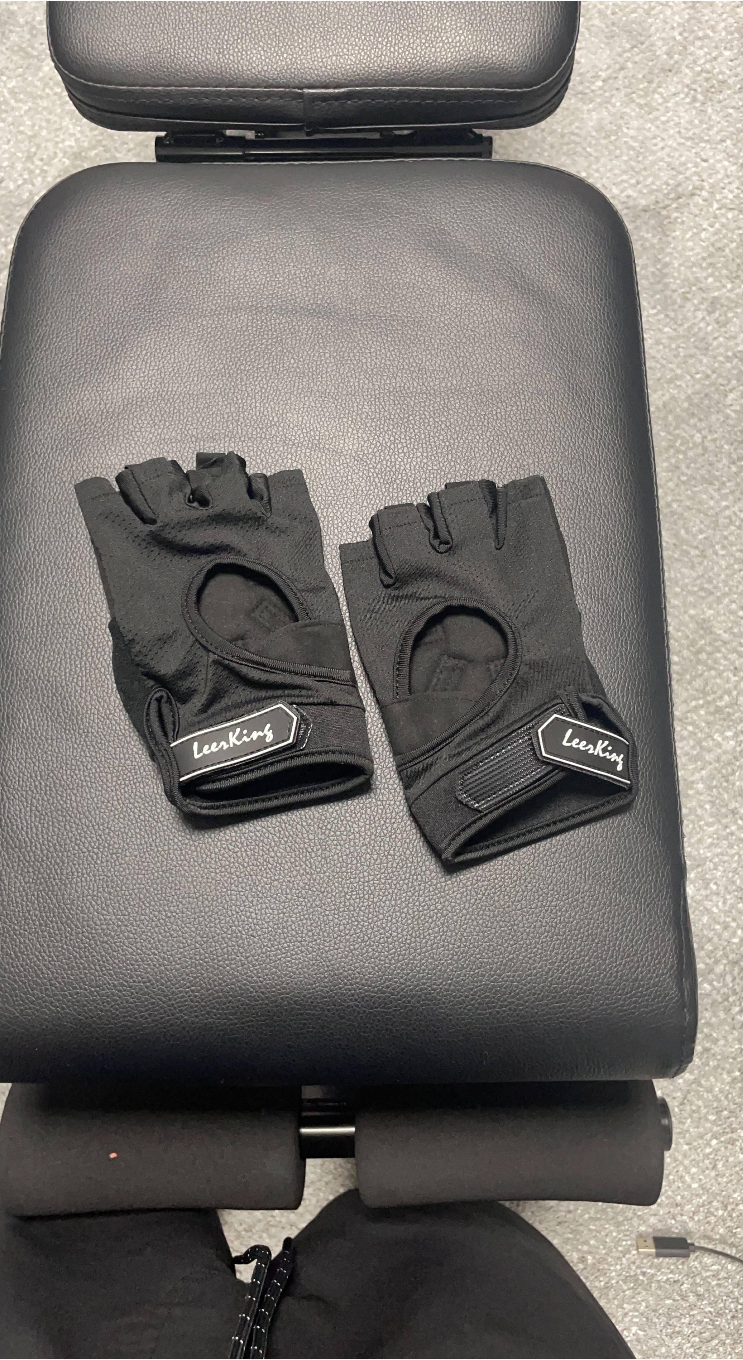 LeesKing Black Workout Gloves
