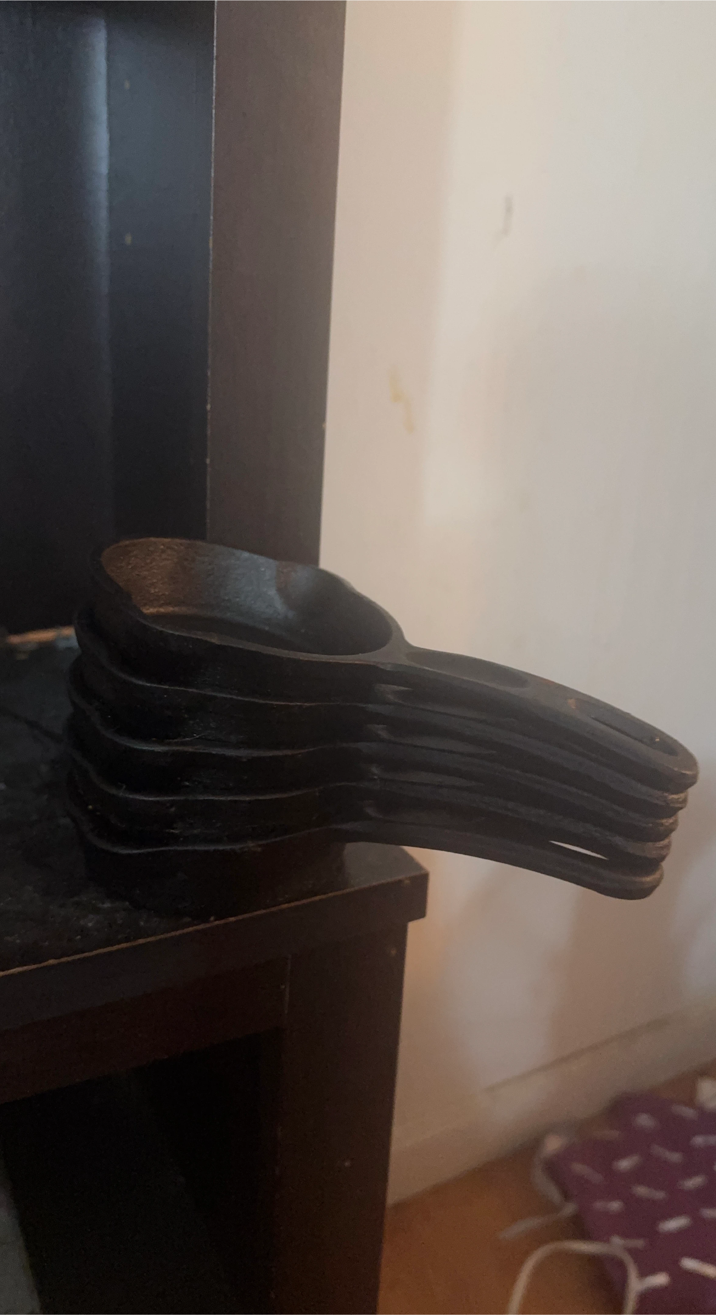 Set of 6 Black cast iron frying pans