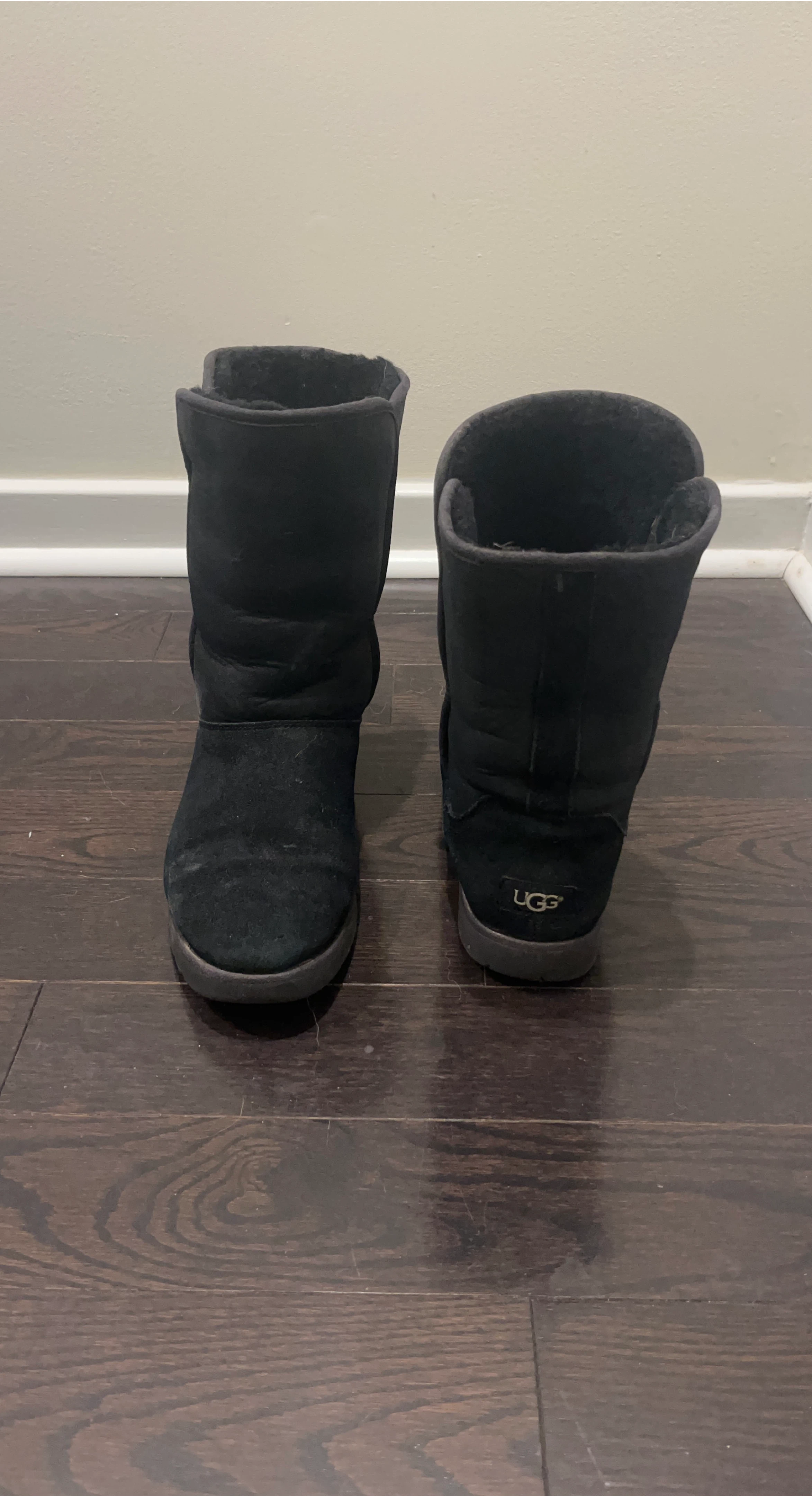 UGG Classic Short Black Boots (women’s Size 9)