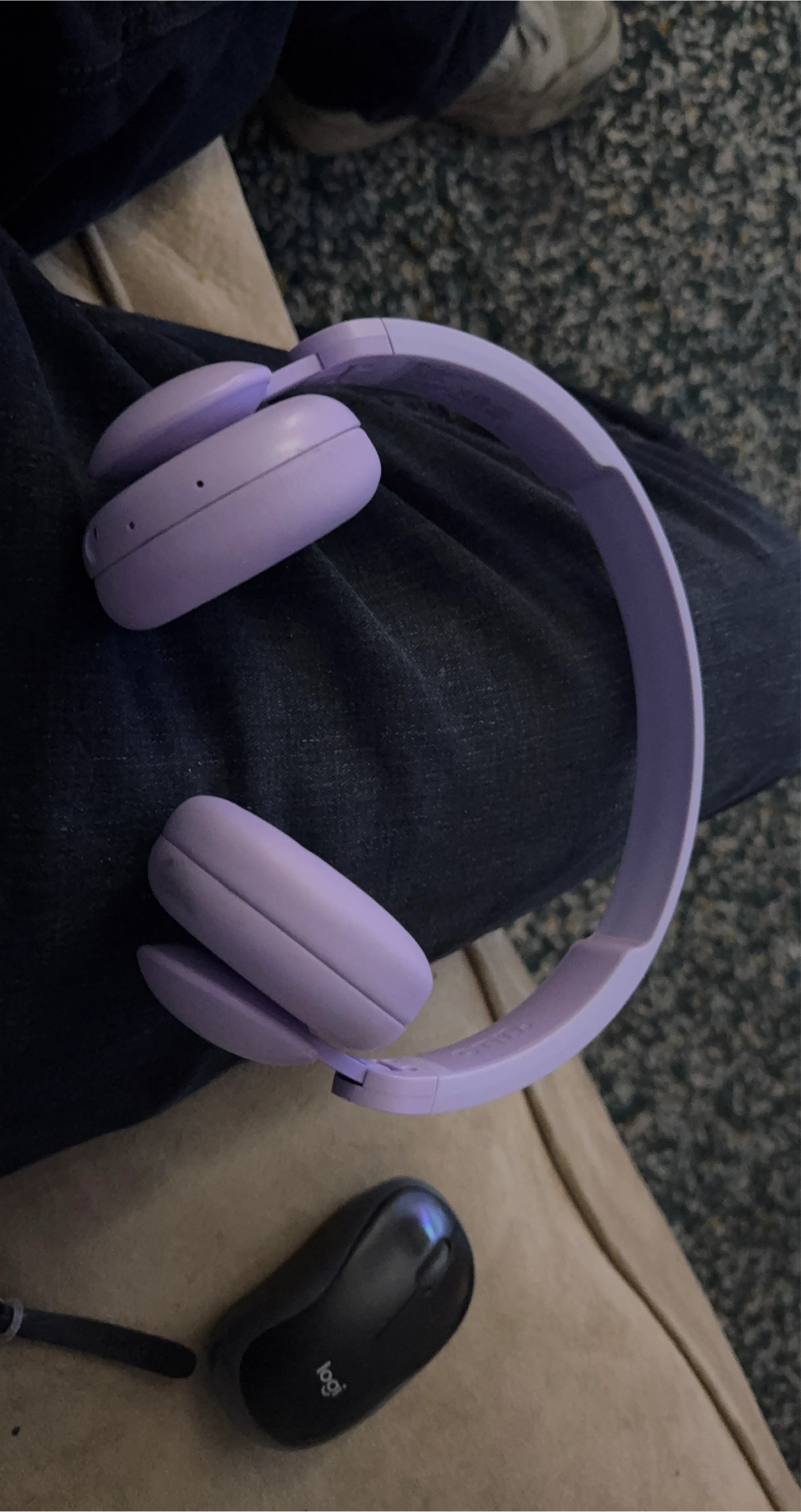 Lilac onn Headphones