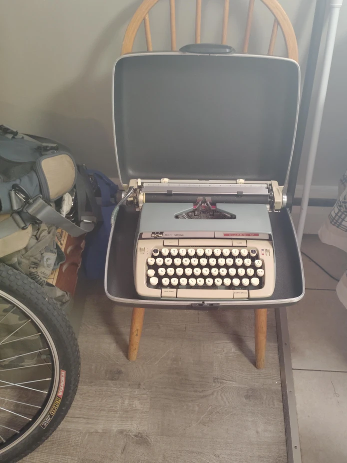 Vintage SCM Smith Corona Classic 12 Typewriter