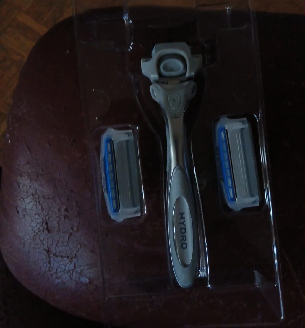 Schick Hydro Dry Skin Razor - New in Box!