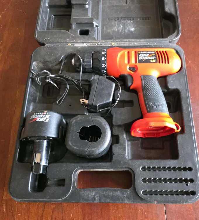 Black & Decker Firestorm 9.6V Drill with Case