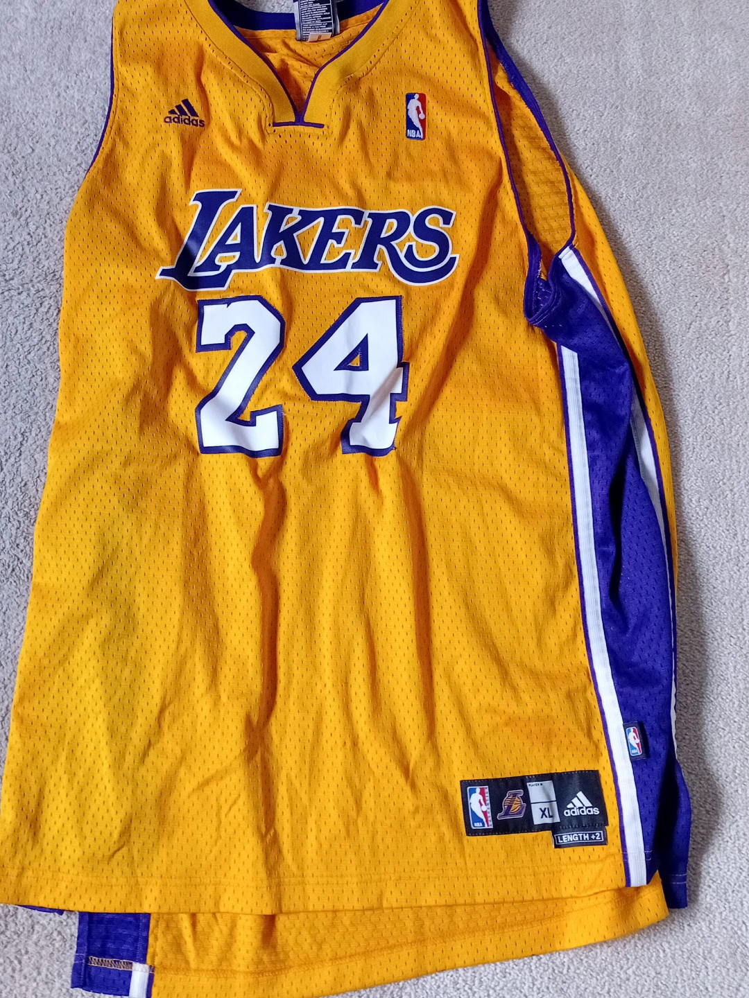 Adidas Lakers Kobe Bryant #24 Jersey - Size XL thumbnail