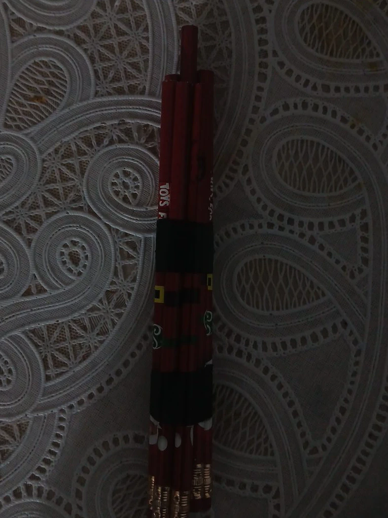 8 Christmas pencils