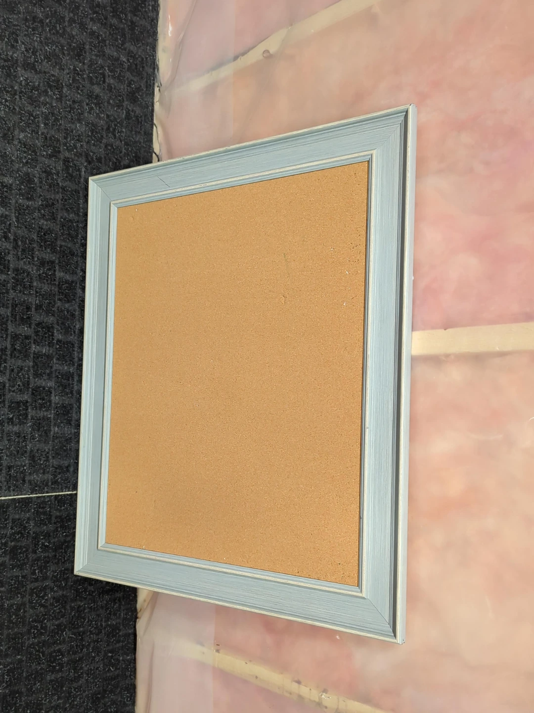 Cork board with light blue frame image indicator(1)