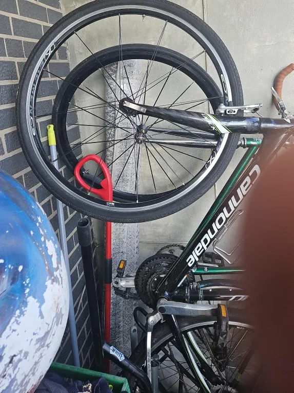 Cannondale Road Bike - Green and Black