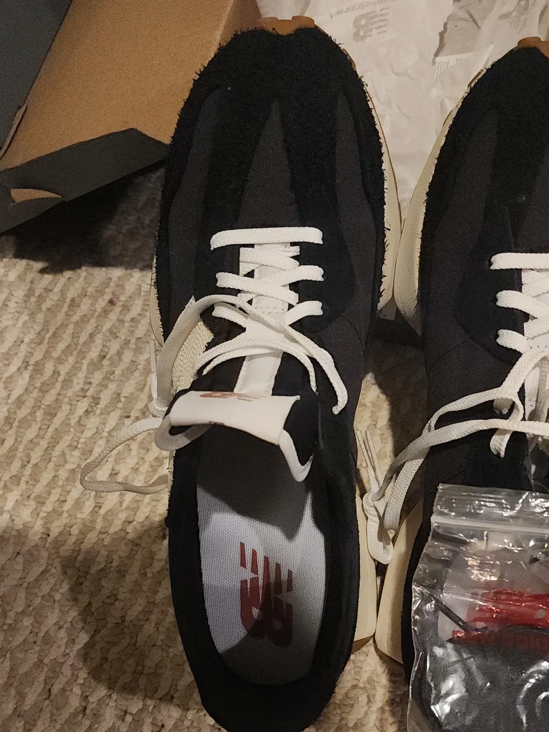 New Balance 327 Black Sneakers