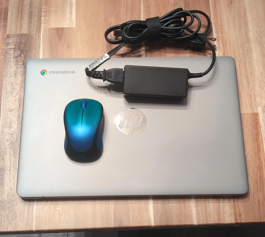 HP Chromebook with Mouse and Charger