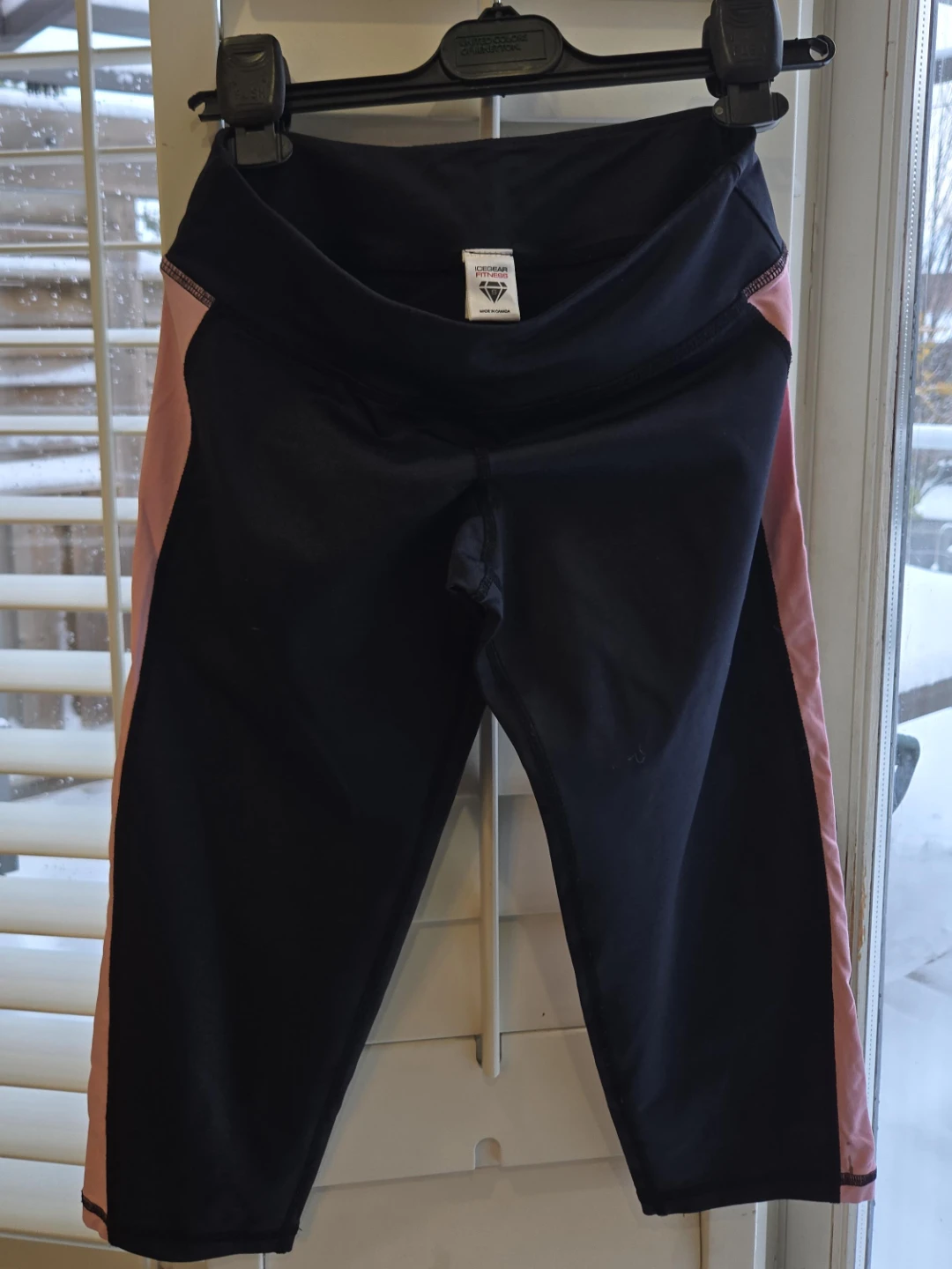 Icegear Capri Leggings - Black and Pink image indicator(2)