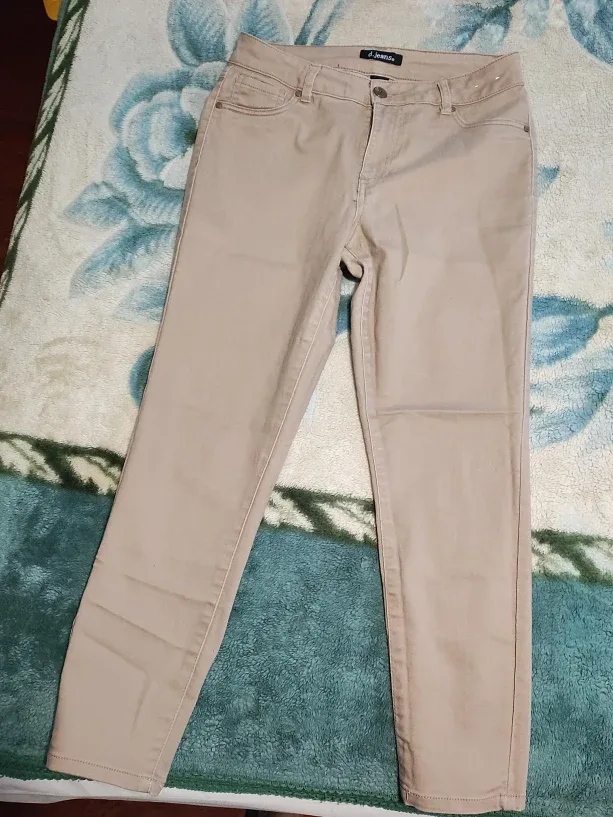 d. Jeans Beige Pants