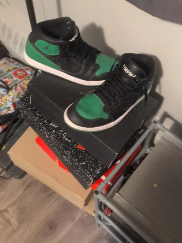 Jordan 1 Mid Green/Black Sneakers