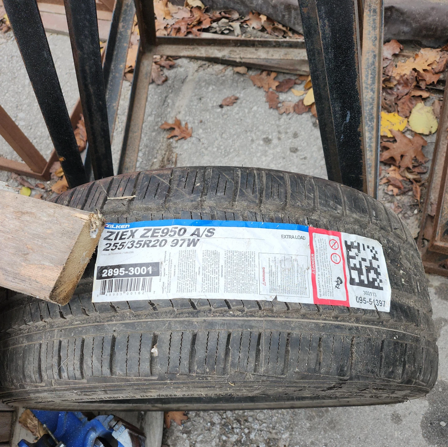 Falken Ziex ZE950 A/S 255/35R20 97W Tire