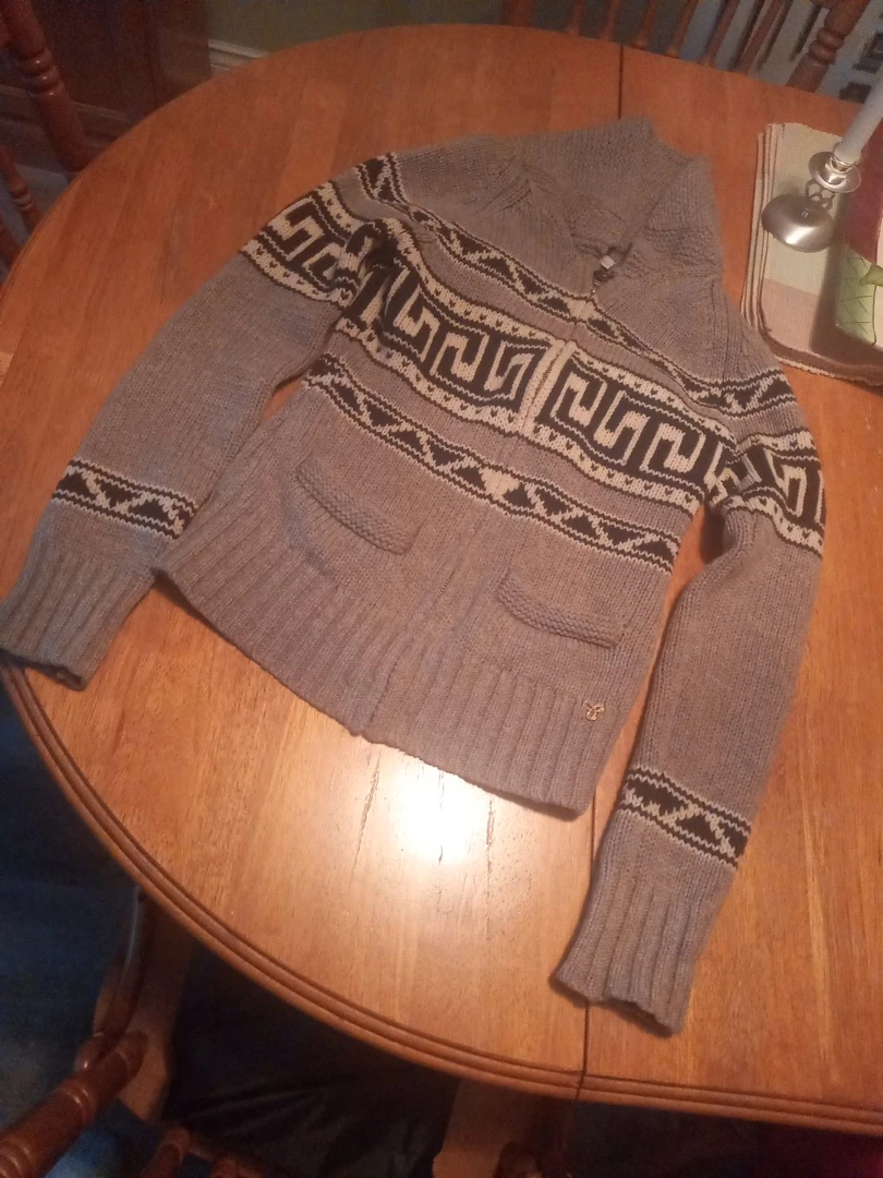American Eagle Outfitters Sweater