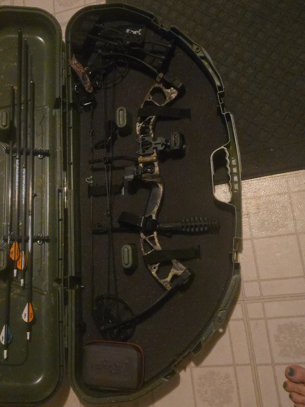 PSE Uprising Compound Bow with Arrows and Case