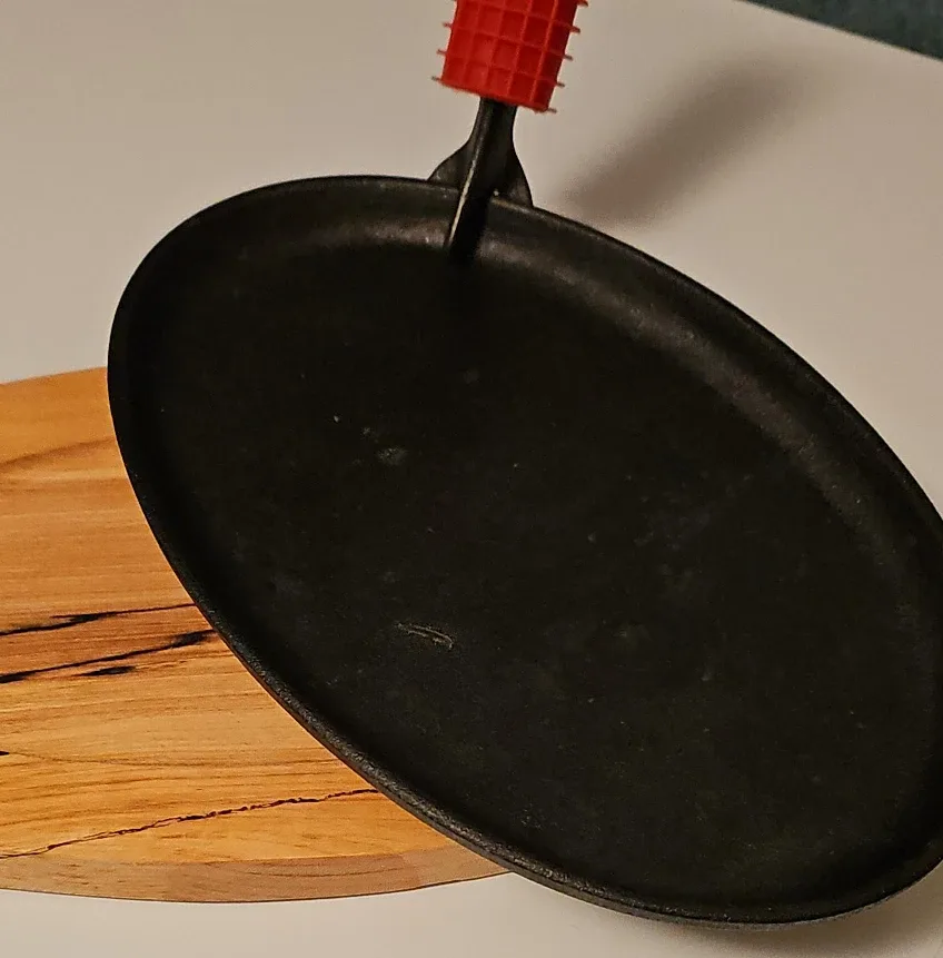 Cast Iron Fajita Skillet with Wooden Base