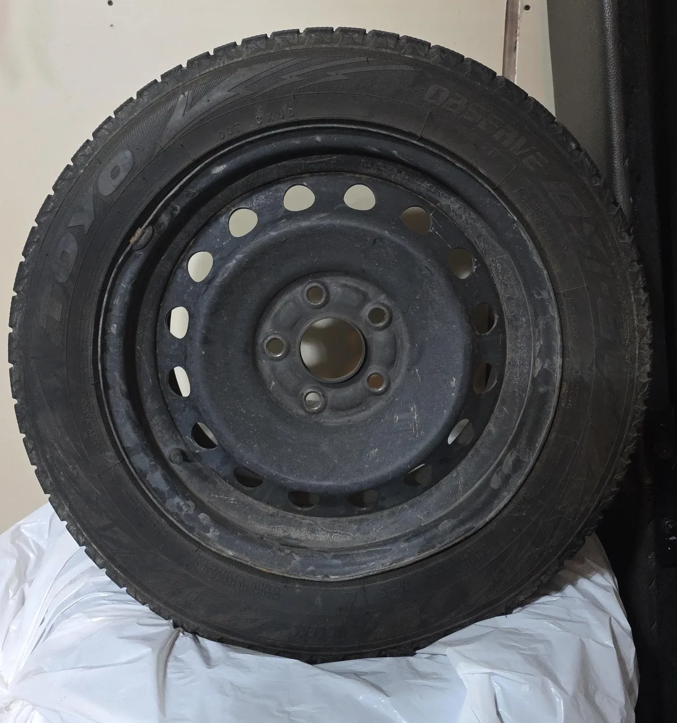 Set of 4 Toyo Observe G3-Ice Winter Tires 215/65R16