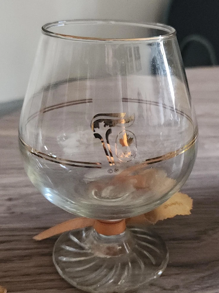 Vintage Brandy Glass with Maple Leaf Design image indicator(1)