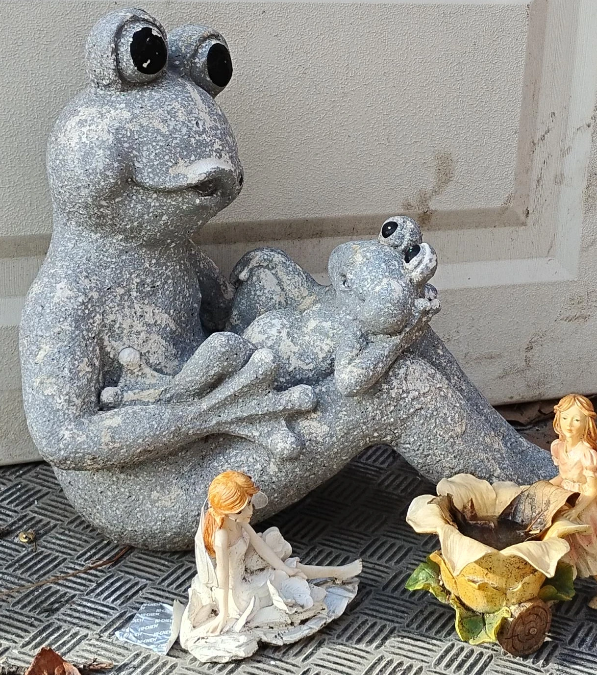 Outdoor Garden Figurines image indicator(1)