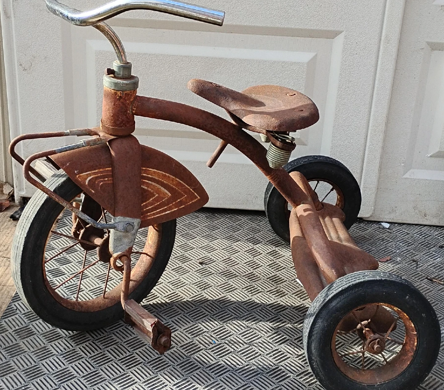 Vintage Rusty Tricycle image indicator(1)