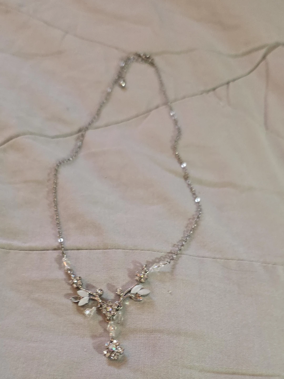 Silver Floral Crystal Necklace image indicator(2)