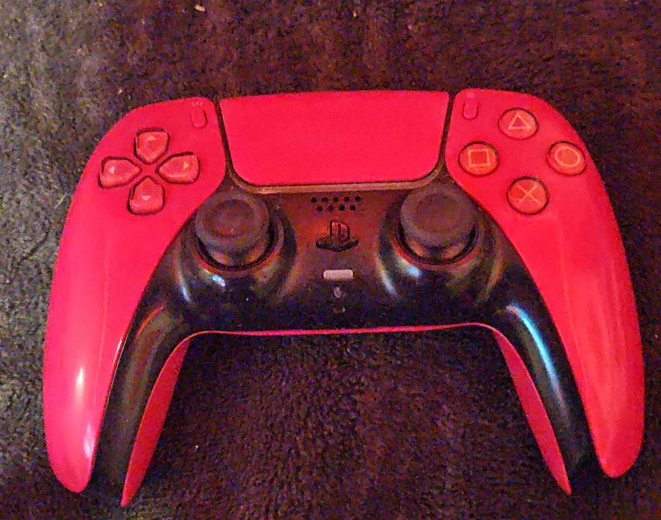 Red PS5 Controller, 40$ if you pick it up before the 22nd of nov
