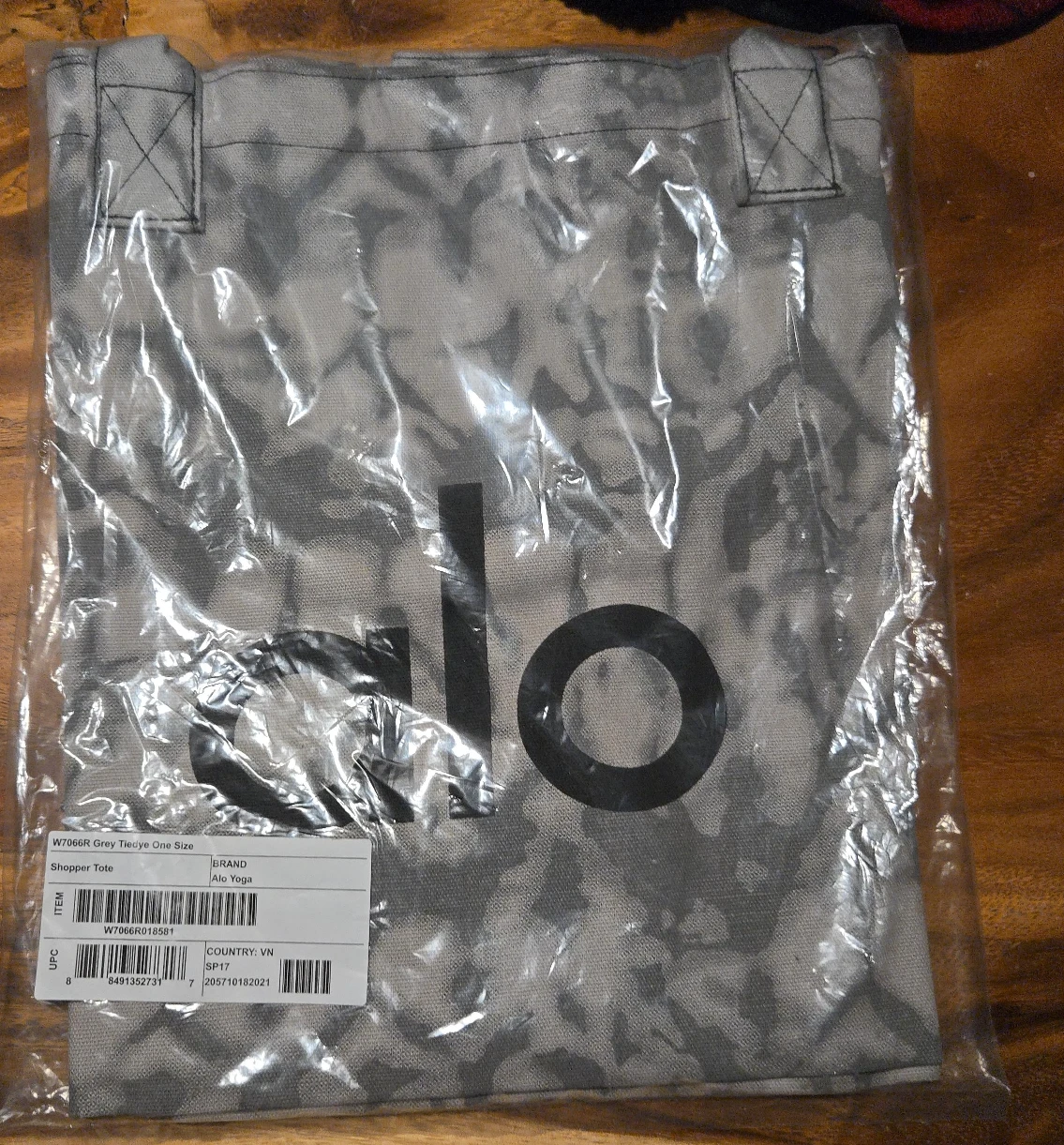 New Alo Yoga Grey Tie-Dye Shopper Tote