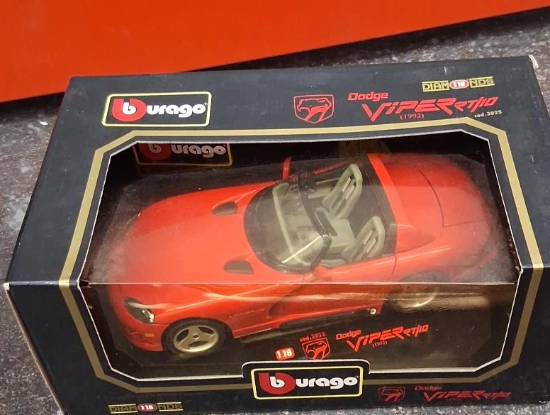 Burago Dodge Viper RT/10 (1992) Diecast Model Car