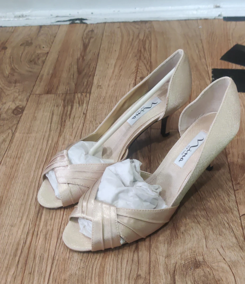 Nina Culver YS Gold Royal Satin Heels - Size 7