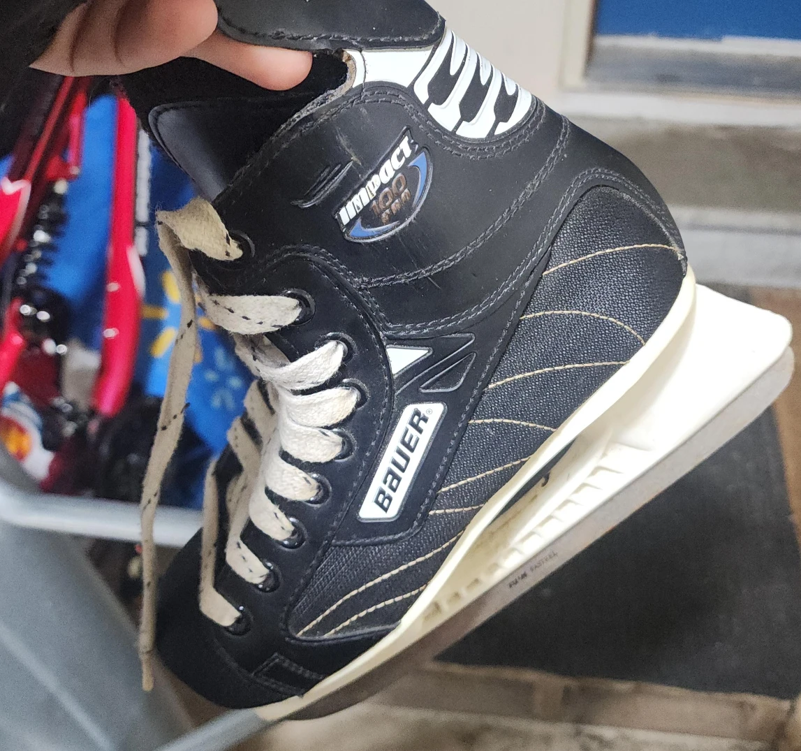 Bauer Impact 100 Ice Skate