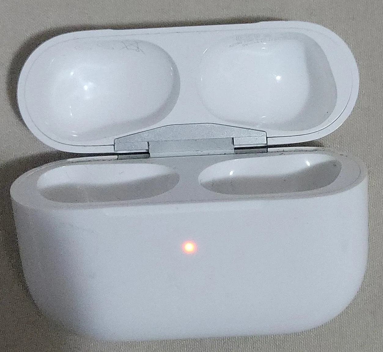 AirPods Pro Charging Case - White