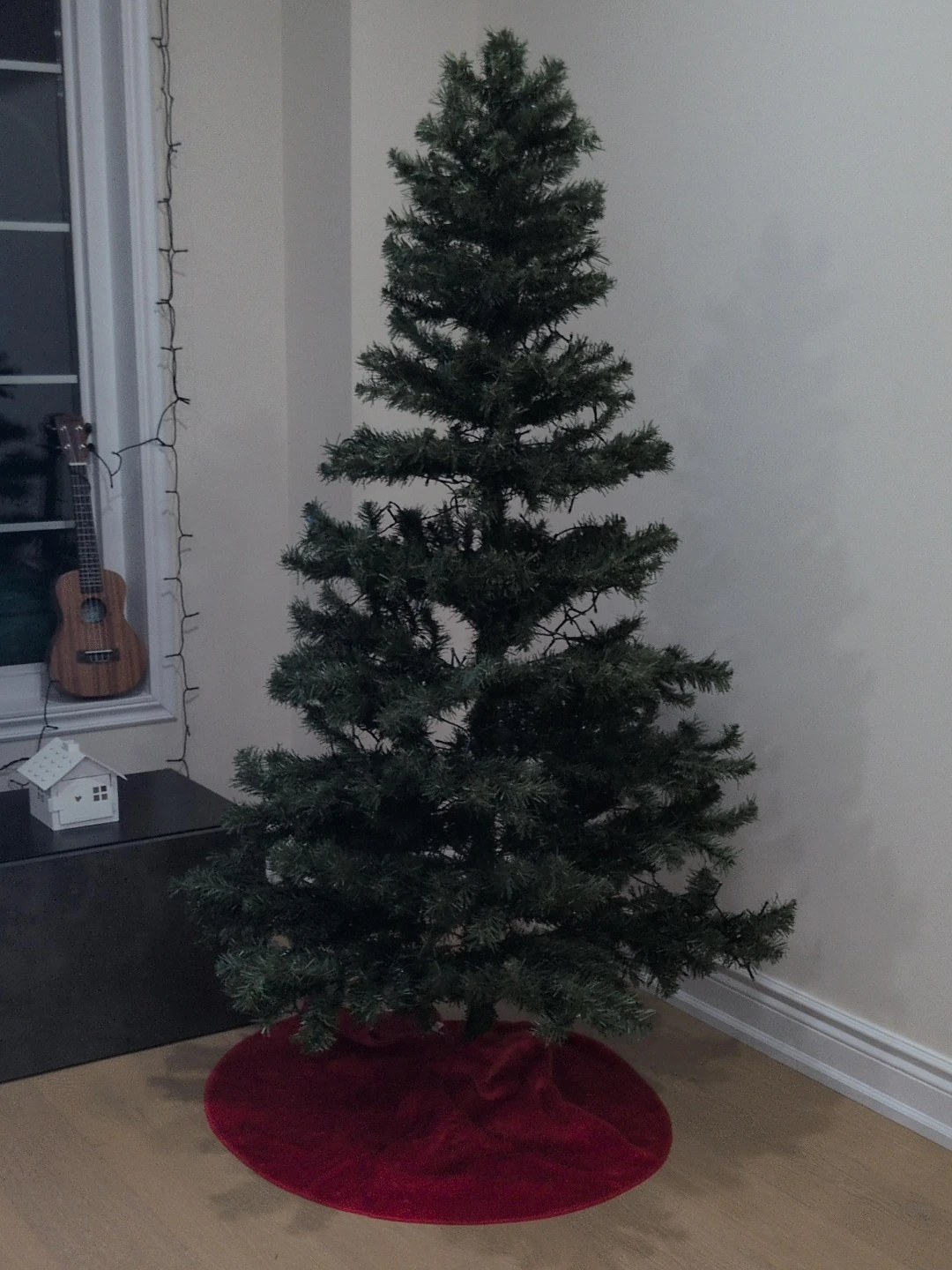 6 Feet Artificial Christmas Tree with Red Skirt