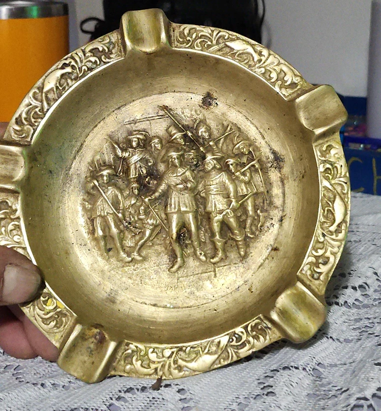 Cendrier vintage en laiton