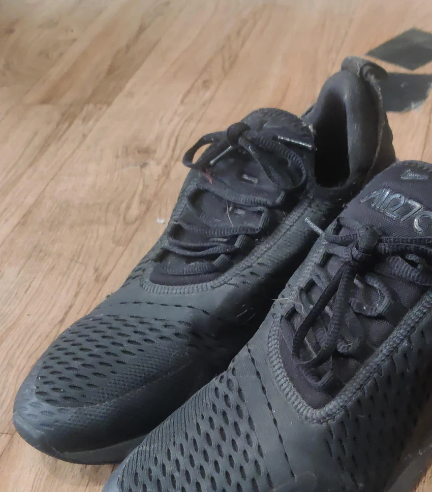 Nike Air Max 270 - US 9.5 image indicator(1)