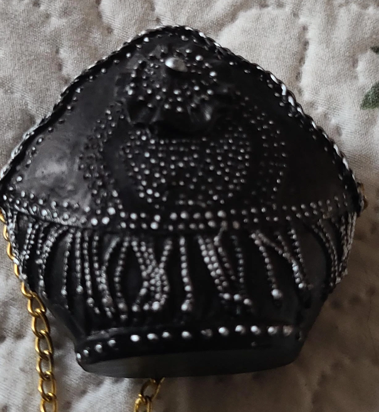 Black Beaded Pyramid Purse with Gold Chain image indicator(1)